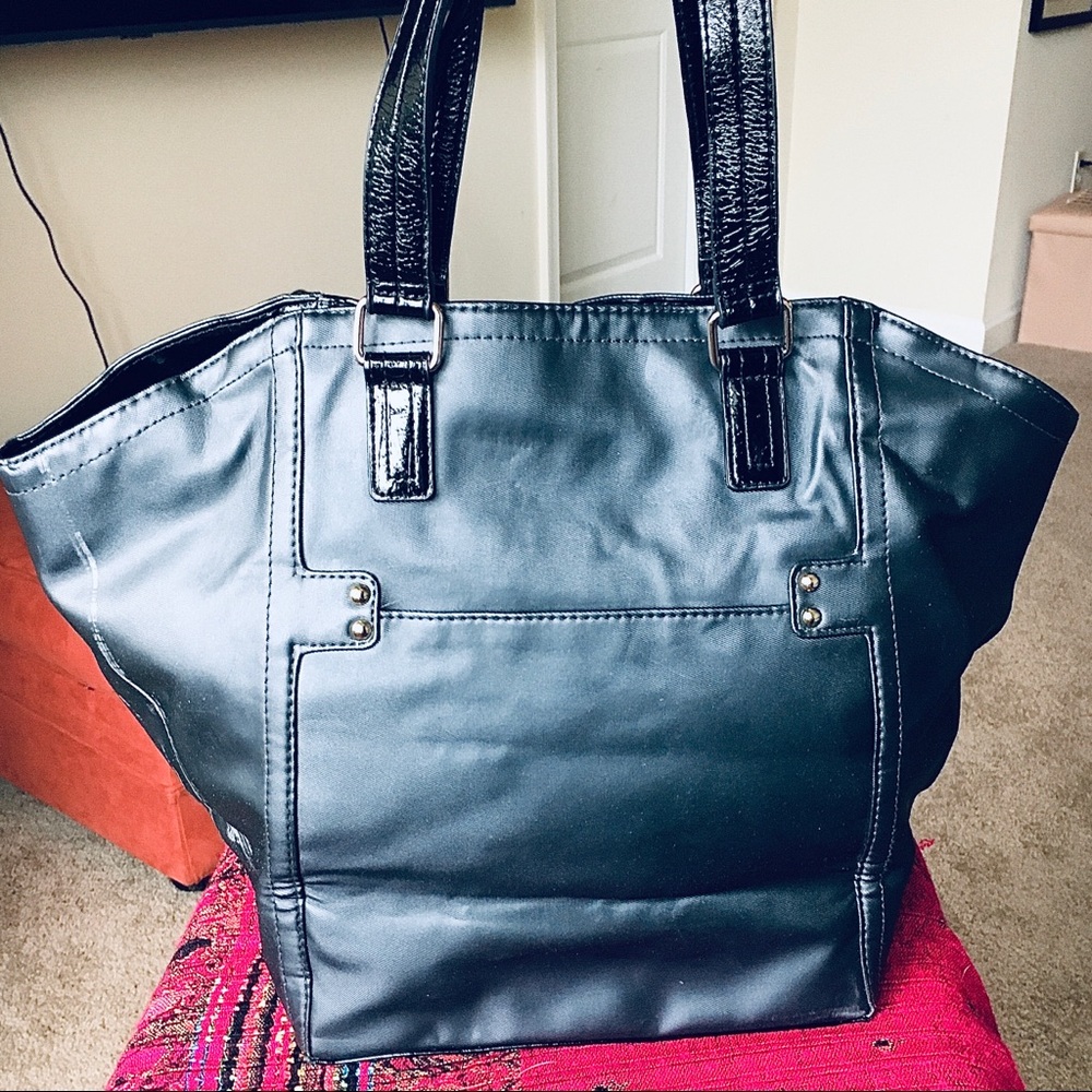 Victoria’s Secret tote w/cheetah print interior